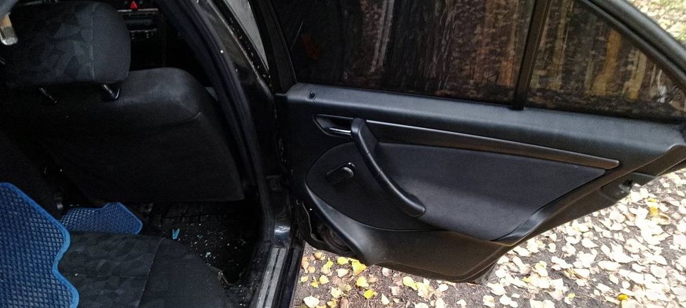 Продам мерседес на розборку 1.8 АКПП