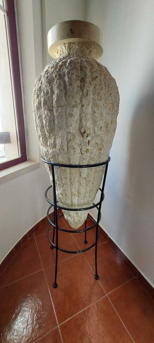 Jarrão com suporte