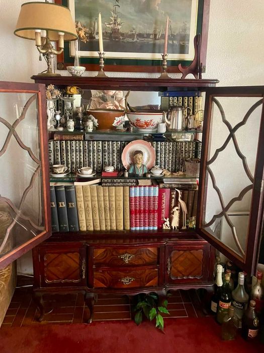 Armário Cristaleira estilo Queen Anne