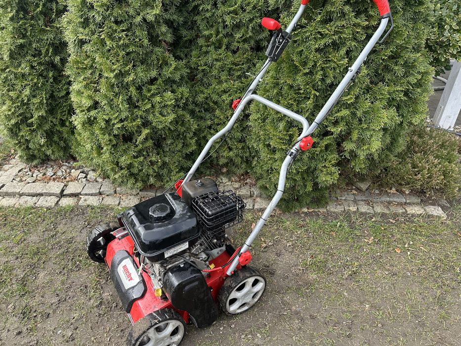 Wertykulator Hecht   silnik B&S 5,5KM