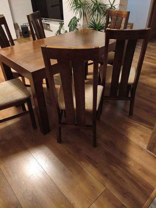 Stół rozkładany z 6 krzesłami