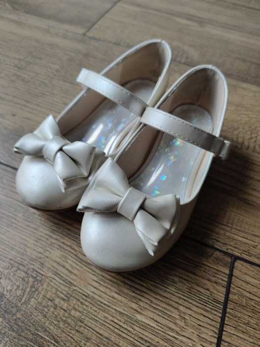 Buty z kokardą ecru 27