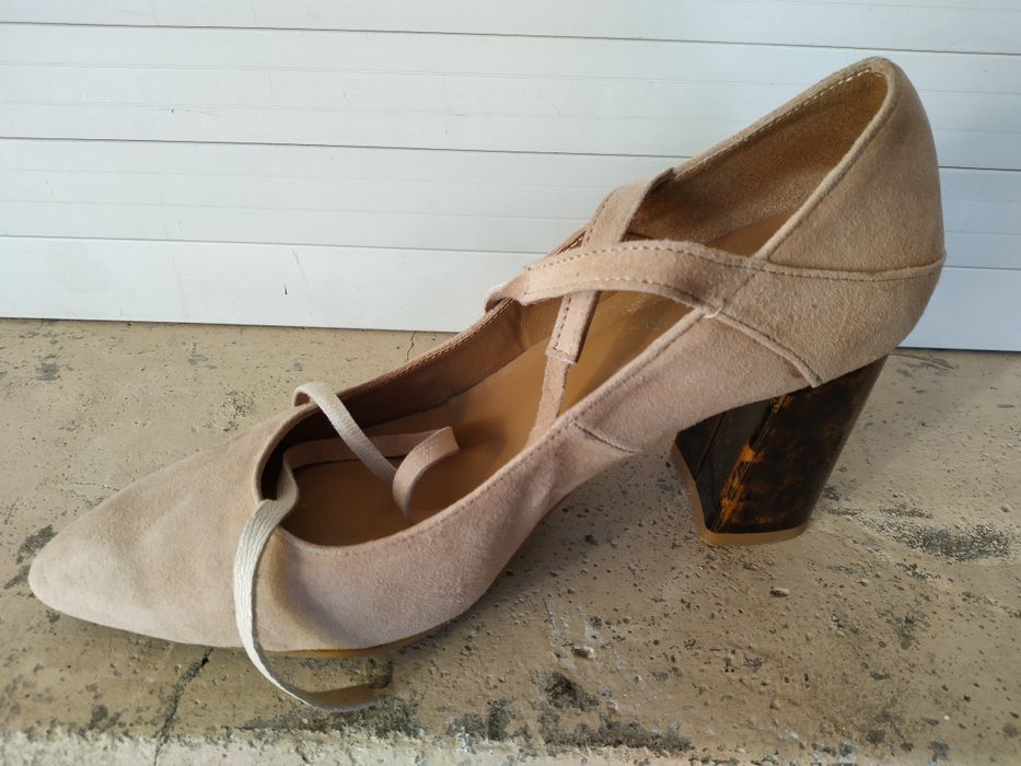 Sandálias Beges NR 37