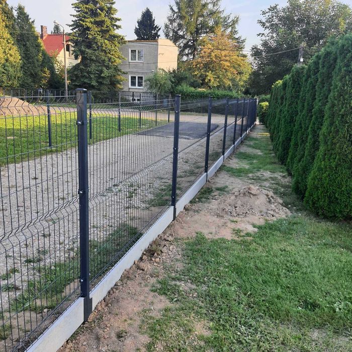 Ogrodzenie Panelowe 3D Podmurówka Słupki Montaż