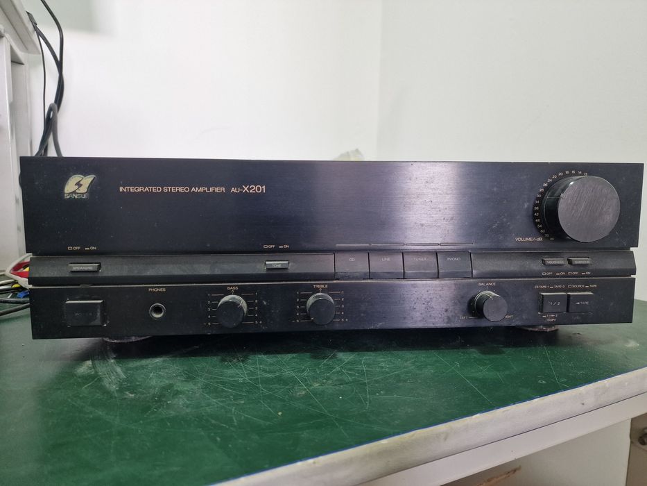 Amplificador de som Sansui au-X201