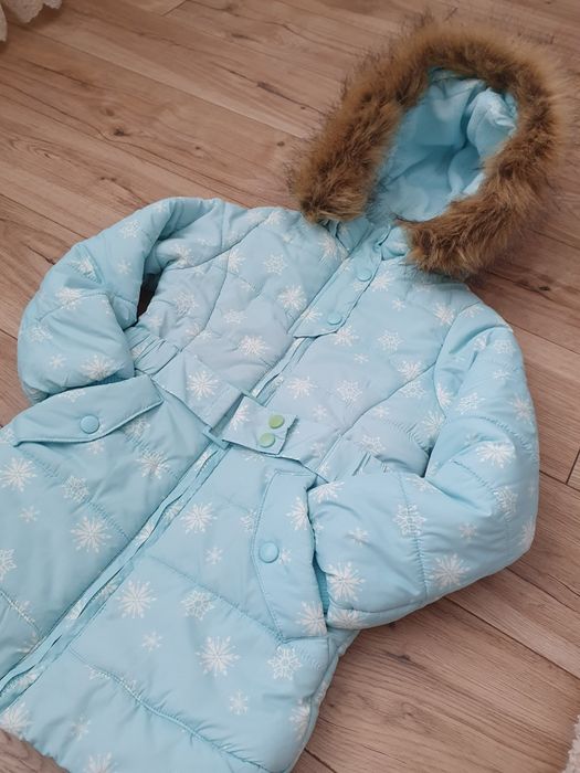 Гарненька зимова куртка на дівчинку