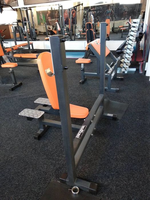 Комплекс професіональних  силових тренажерів для спортивного залу.