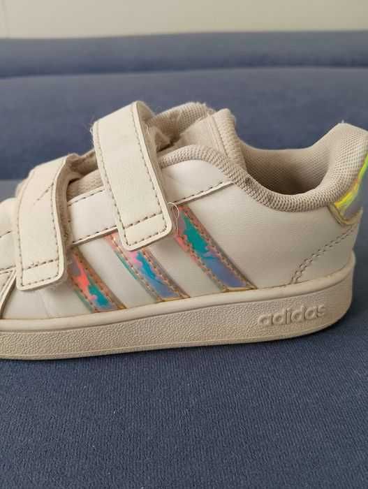 ADIDAS. Buciki dziecięce