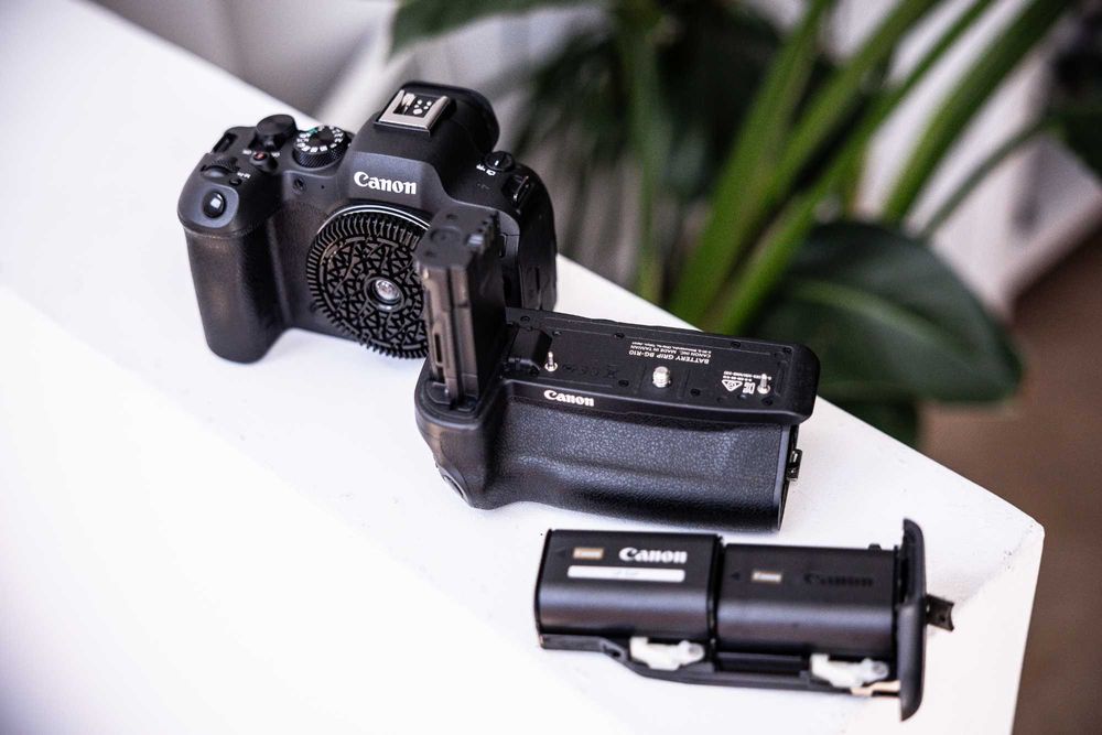 Canon R6 Mark ii 2 + Grip Bateria BG-R10 Novo + Adaptador EF-RF Canon original - Excelente