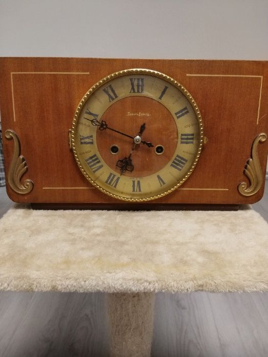 продам часы с боем "ЯНТАРЬ"