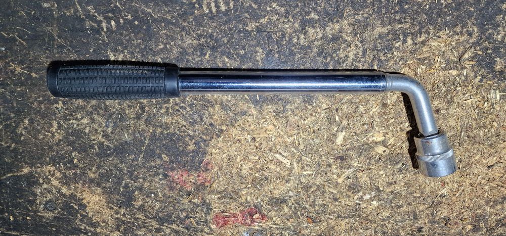 Klucz do kół używany