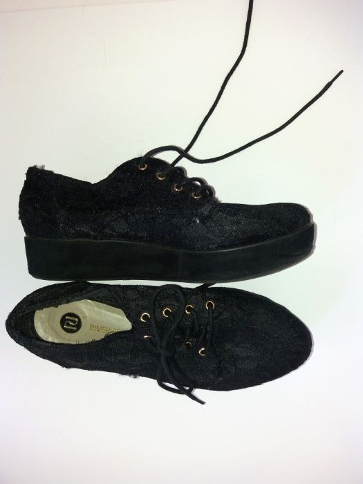 Sapatos River Island.