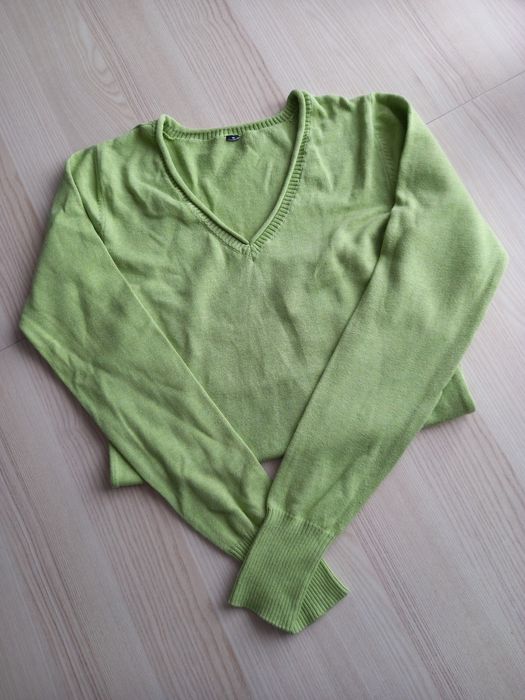 Sweterek vintage z dekoltem V