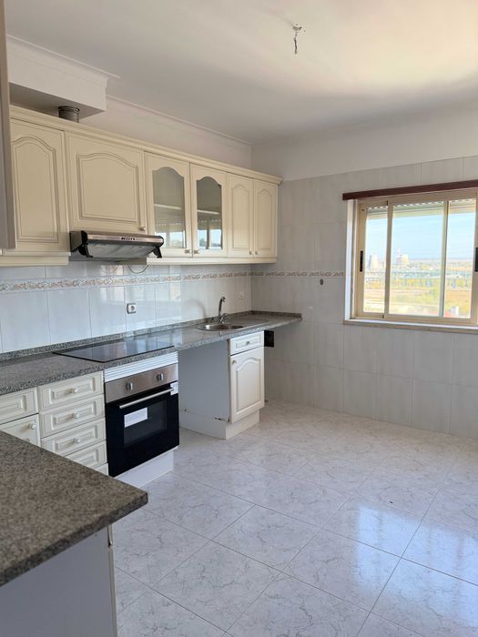 CARREGADO T3 + Lugar de garagem + Arrecadação