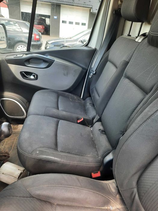 Prawy fotel Renault Trafic 2015 rok 2-osobowy