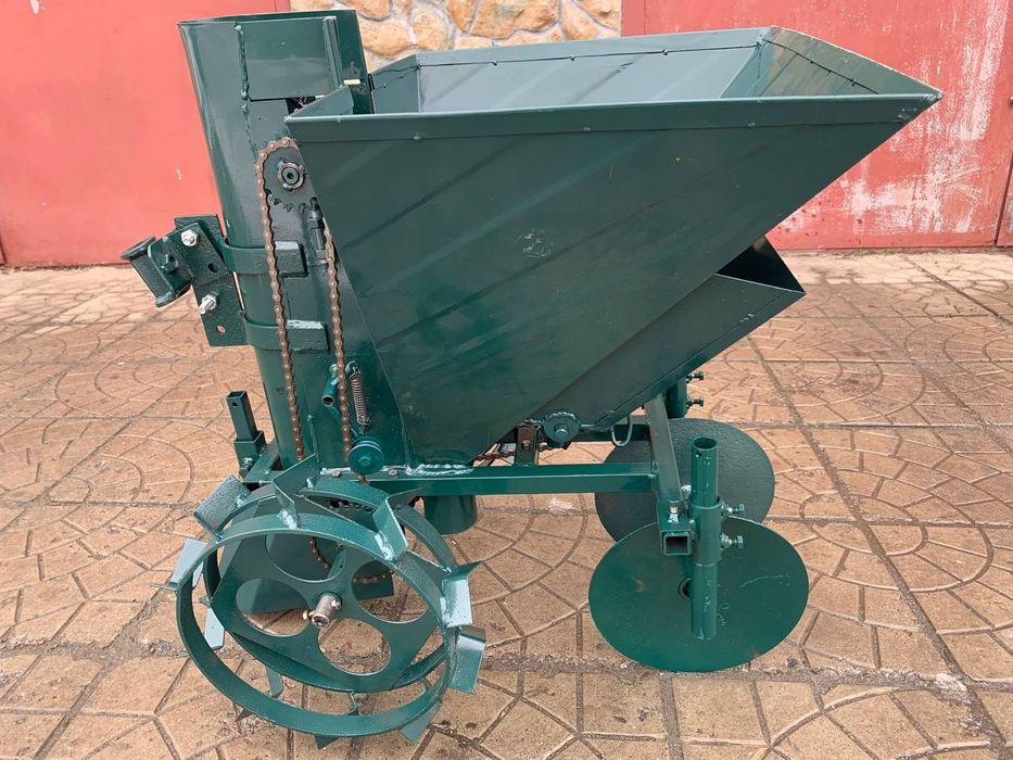 Картофлесажалка для мотоблока