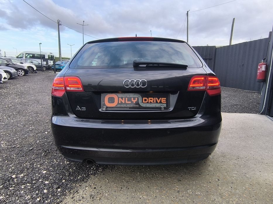 Audi A3 Sportback 1.6TDI Attraction Business Line cx Aut S-Tronic - 12