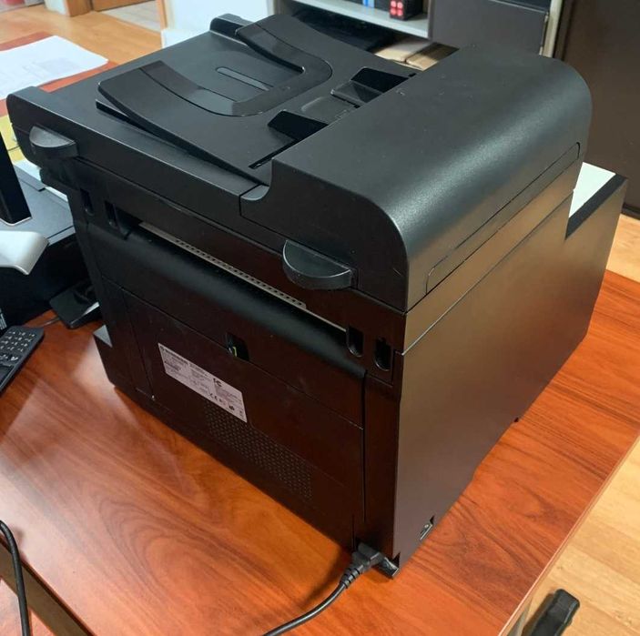 Impressora Multifuncional HP LaserJet Pro CM1415fn em cores