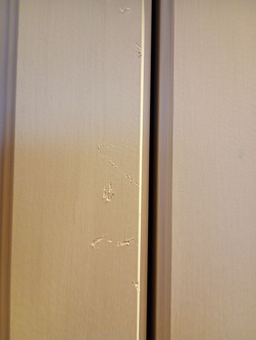 Biała szafa trzydrzwiowa z lustrem Ikea