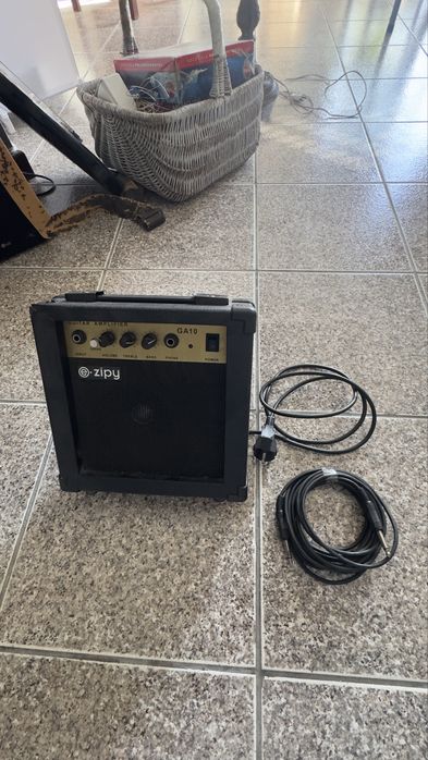 Guitarra com amplificador e.zipy