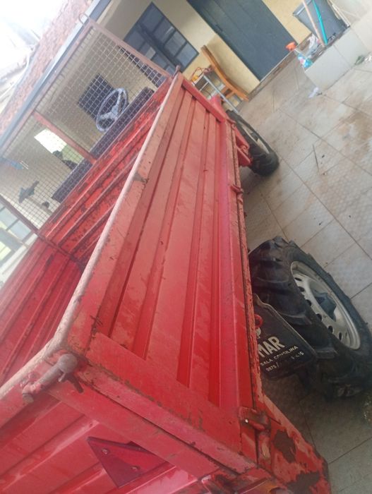 Trator pequeno super conservado