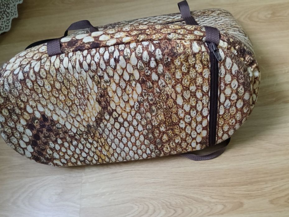 Дешево.Сумка-переноска для тварин..