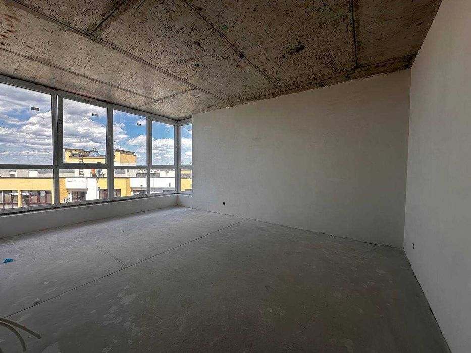 Здана 2 кім. кв з частовим ремонтом в ЖК Листопад