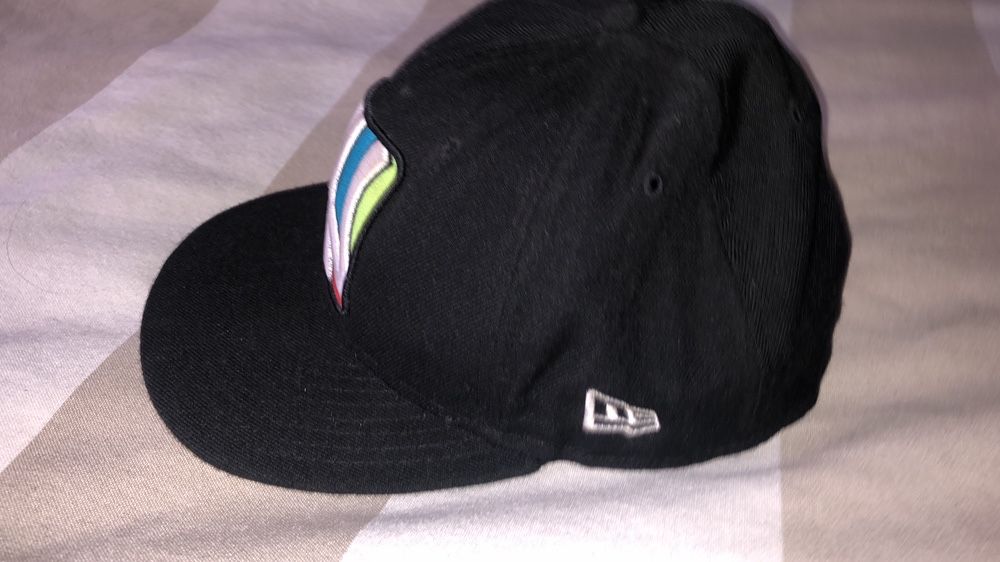 Boné new era yankees preto e flourescente