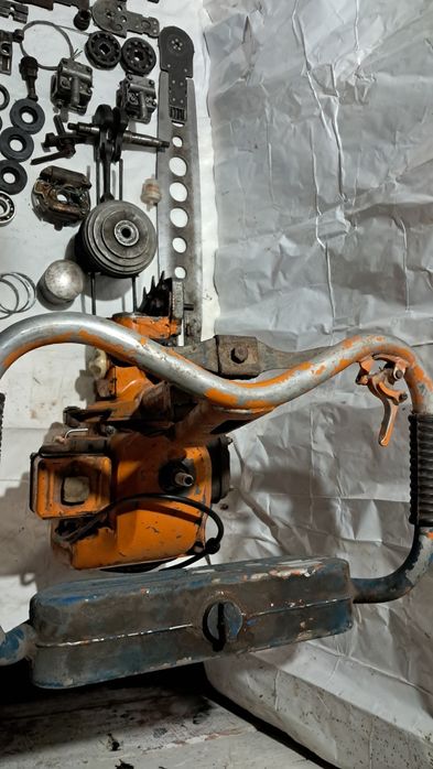 Продам бензопилу Урал на запчастини.