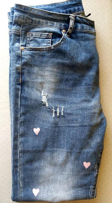Jeansy w serduszka