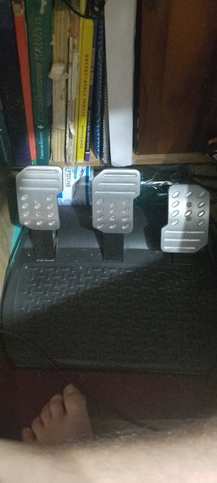 Руль thrustmaster усе працює ідеально