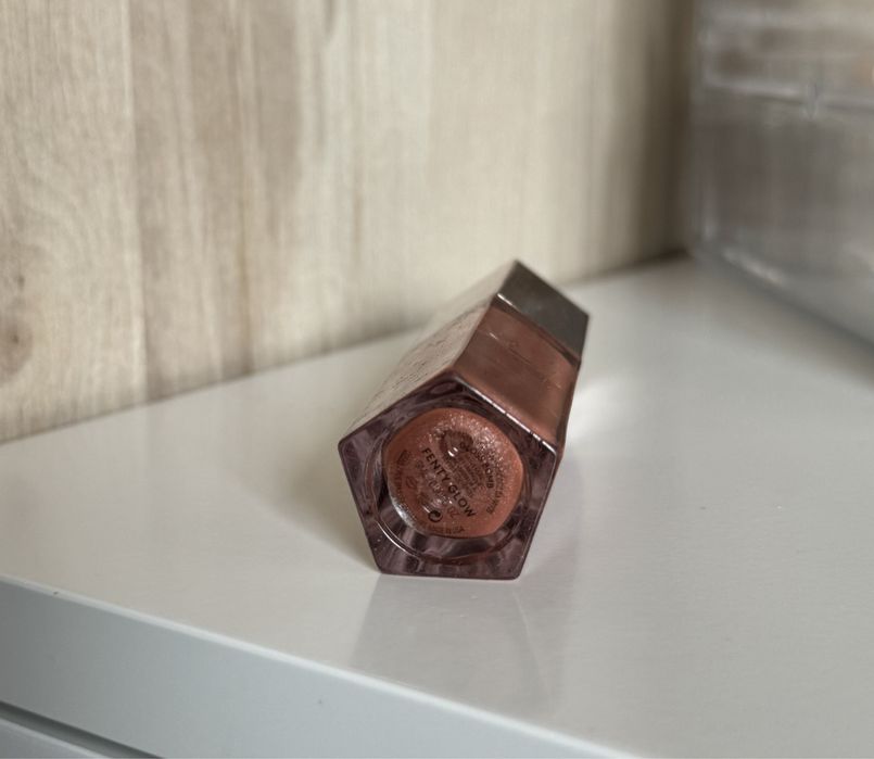 Błyszczyk Fenty Beauty Fenty gloss Glow  połowa opakowania sephora