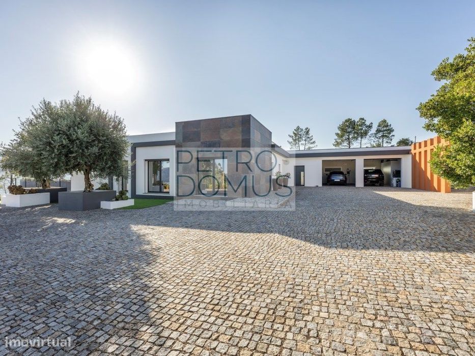 Moradia T3+Atelier Como Nova Com Piscina Aquecida E Vista Para A Se...