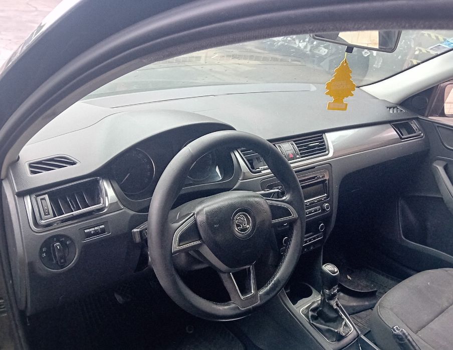 Para peças SKODA Rapid Liftback (NH3)