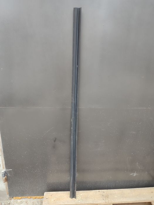 Ущільнювач порогу правий Nissan rogue t33 разборка ніссан рог т33