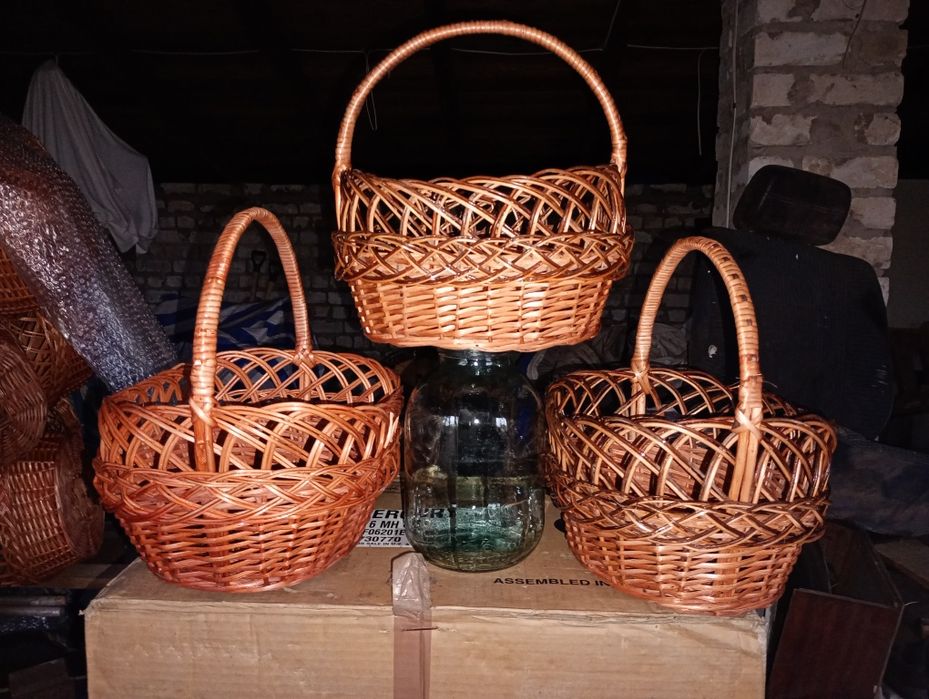 Продам корзину (кошик) плетену
