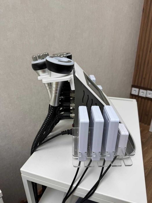 Máquina de Cavitação/Radiofrequência - Lipo Laser + RF + Vácuo