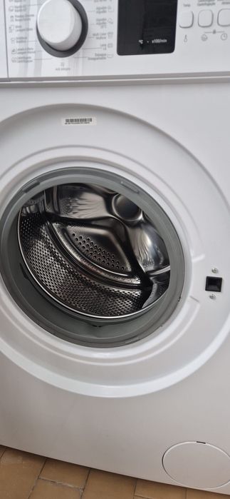 Maquina de lavar roupa confortec partiicamente nova
