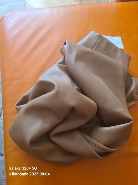 Super spodnie w modnym kolorze, roz. 40/42