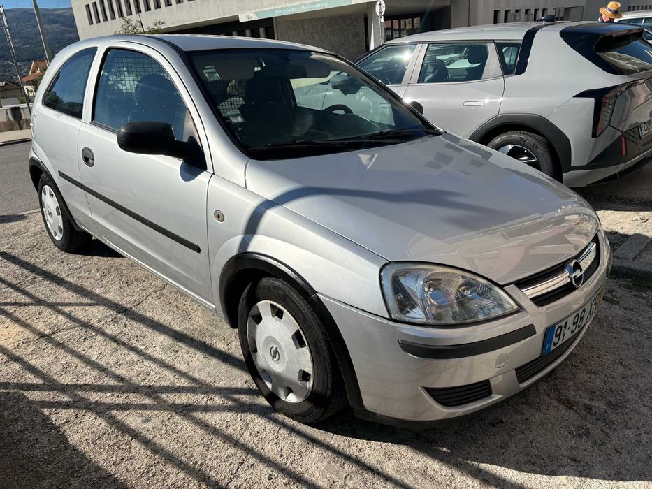 Opel Corsa 1.3 CDTI Comercial 2004 – Económico e Fiável