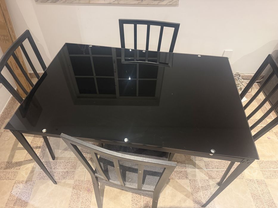 Mesa de jantar com cadeiras
