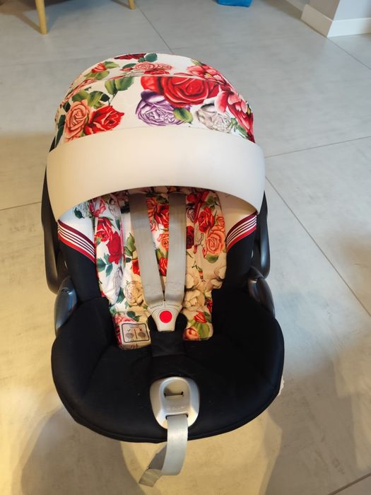 Piękny fotelik samochodowy nosidełko Cybex spring blossom 0-13 kg