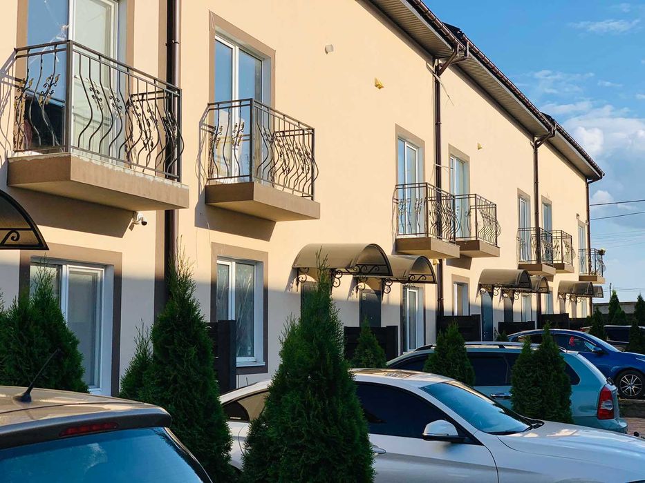 Таунхаус з ремонтом - 10 км від метро. Річка, Ліс