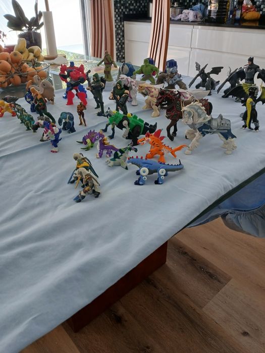 Lote de 45 figuras em PVC