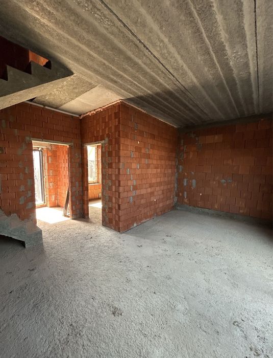 Таунхаус в центрі міста Опалення Газ Комунікації всі центрпльні