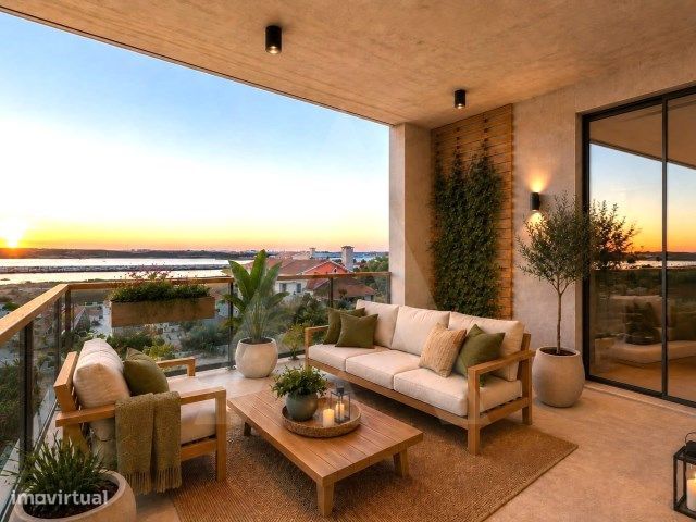 Apartamento T3 Duplex novo com piscina na Praia da Barra