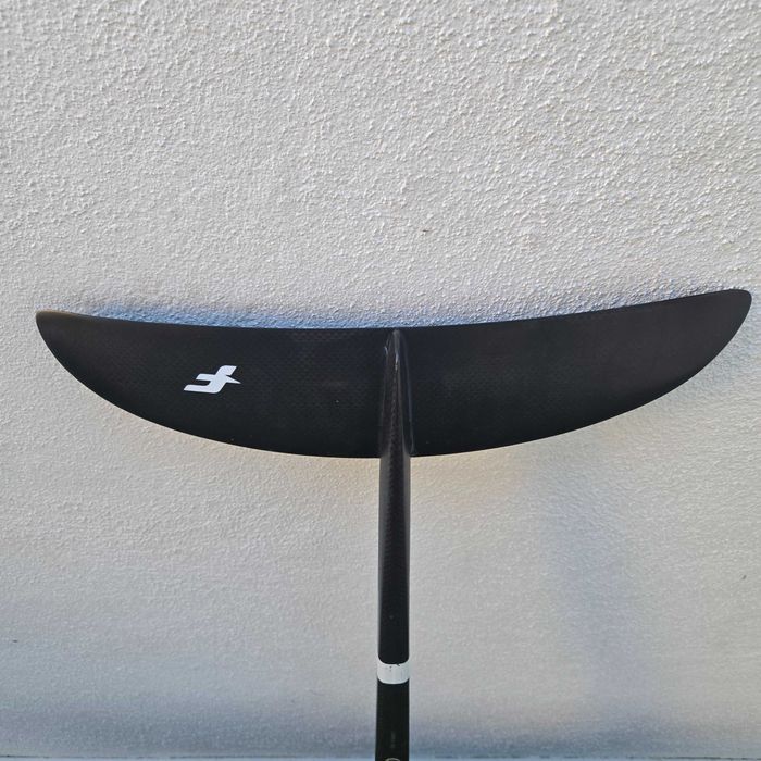 Foil F-One Phantom Carbon 1480 – Muito Bom Estado