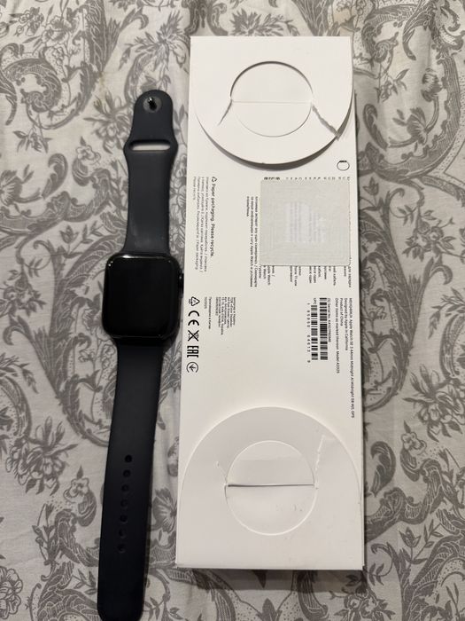 Продам apple watch se 3 44 mm