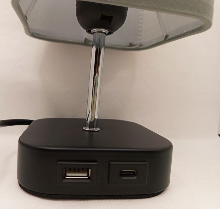 Dotykowa lampka nocna 3 tryby świecenia port USB-A USB-C