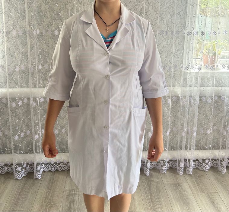 Продам 2 медичні халати